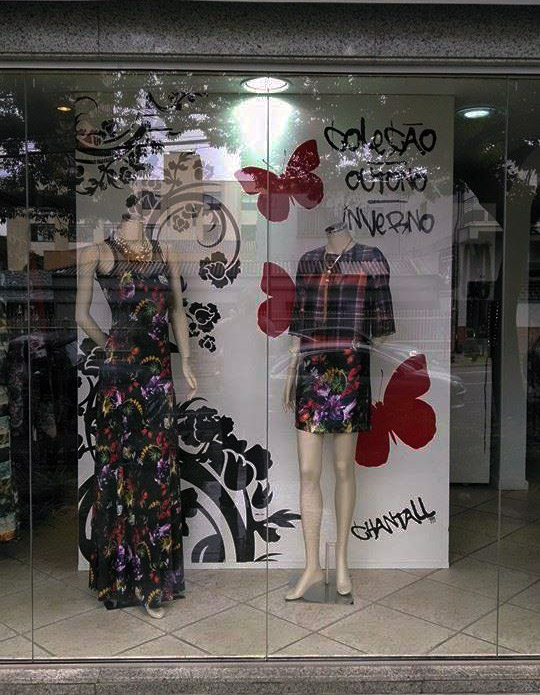 Visão frontal da vitrine