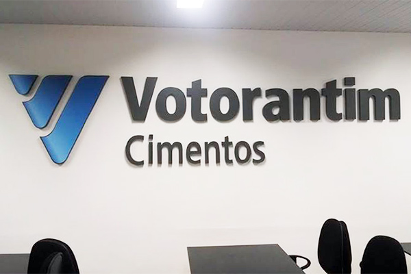 Visão frontal das letras caixa