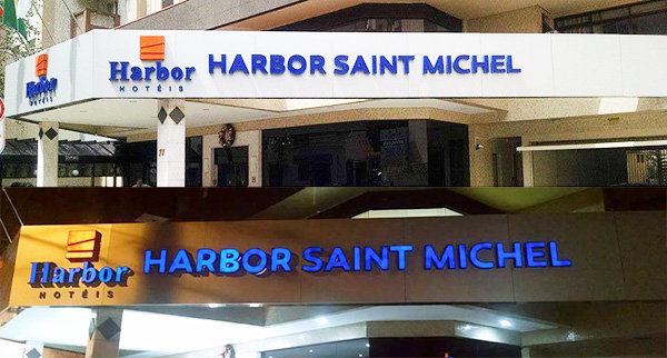 Visão do Luminoso da Fachada Lateral durante o dia e a noite