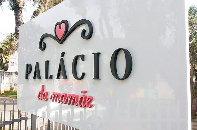 Placa em ACM branco bilhante