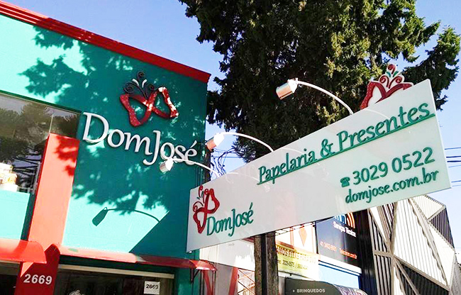 Visão geral da fachada da loja