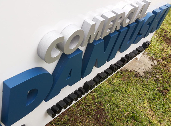 Letra Caixa produzida em XPS expandido