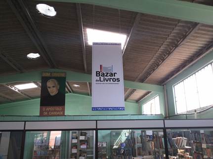 Placa em PVC suspensa
