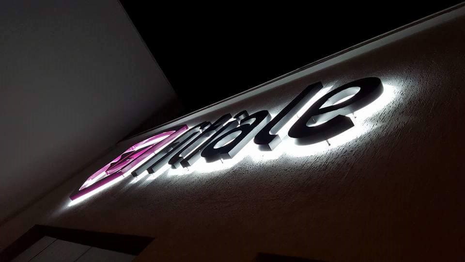 Fachada com iluminação LED