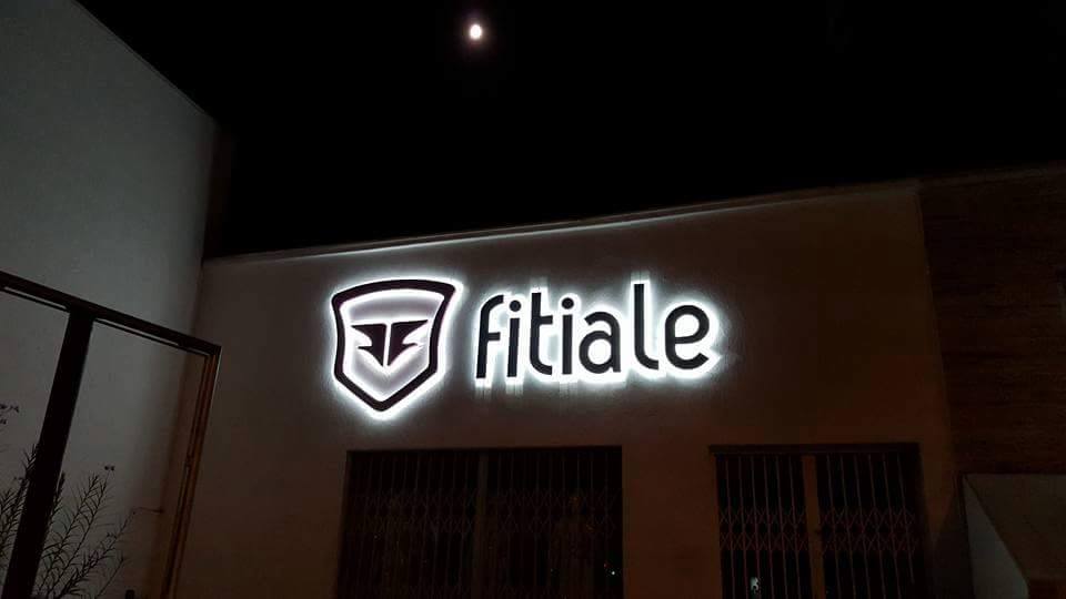 Fachada de loja comercial em Curitiba