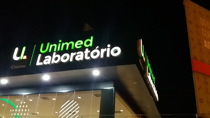 01-fachada-luminoso-letra-caixa-curitiba-unimed