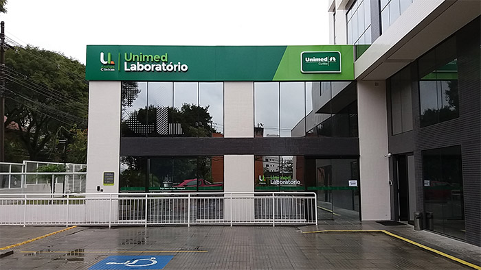 01-letra-caixa-fachada-curitiba-unimed