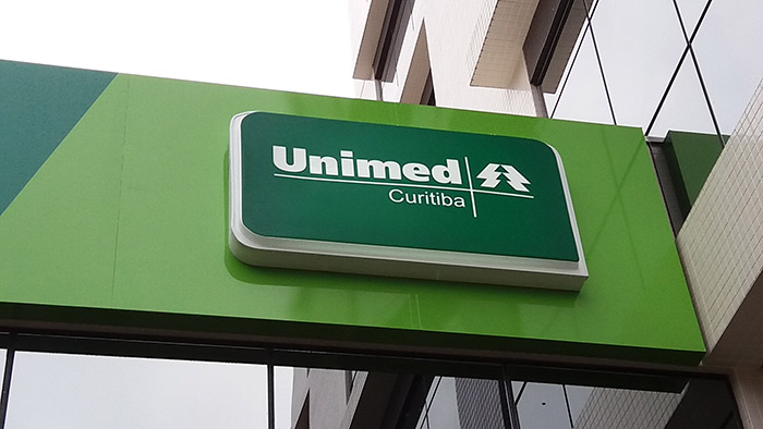 02-placa-fachada-curitiba-unimed
