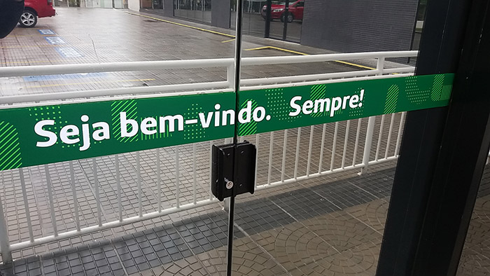 07-adesivagem-de-porta-de-vidro-curitiba