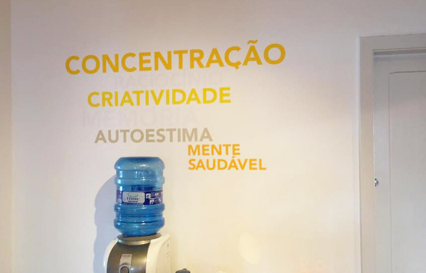 Parede adesivada
